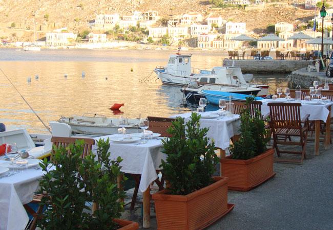 Μεσογειακό φαγητό σε ρομαντική ατμόσφαιρα